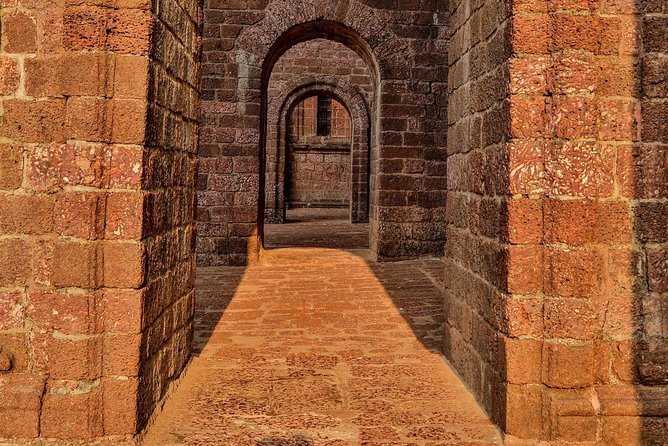 Discover Goa: A Full-Day Private City Tour - Panaji Market: snacks and a quick food moment