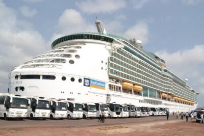 Goa guided Tour - Pick up from Pier - Se Cathedral and Bom Jesus: the core of Old Goa