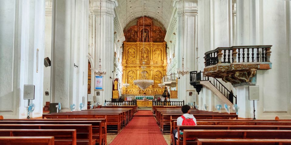 Old Goa: Walking Tour of Heritage Churches - The included refreshing drink stop: small break, real value