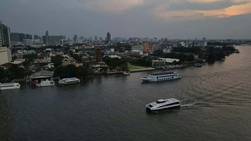 Panaji: Mandovi River Cruise with Dinner and Hotel Transfer - Cruising the Mandovi River: Watching Lights Reflect on the Water